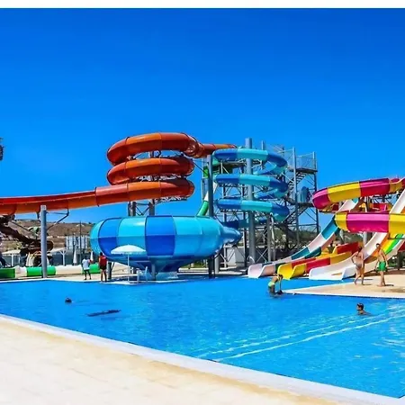 Perfect With Stunning Views アパート Trikomo